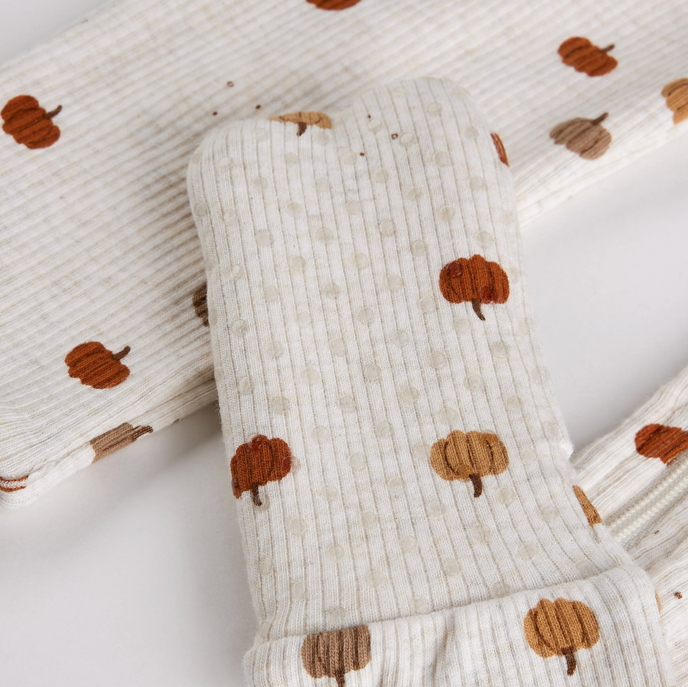 Pumpkin Print on Heathered Oatmeal Convertible Sleeper