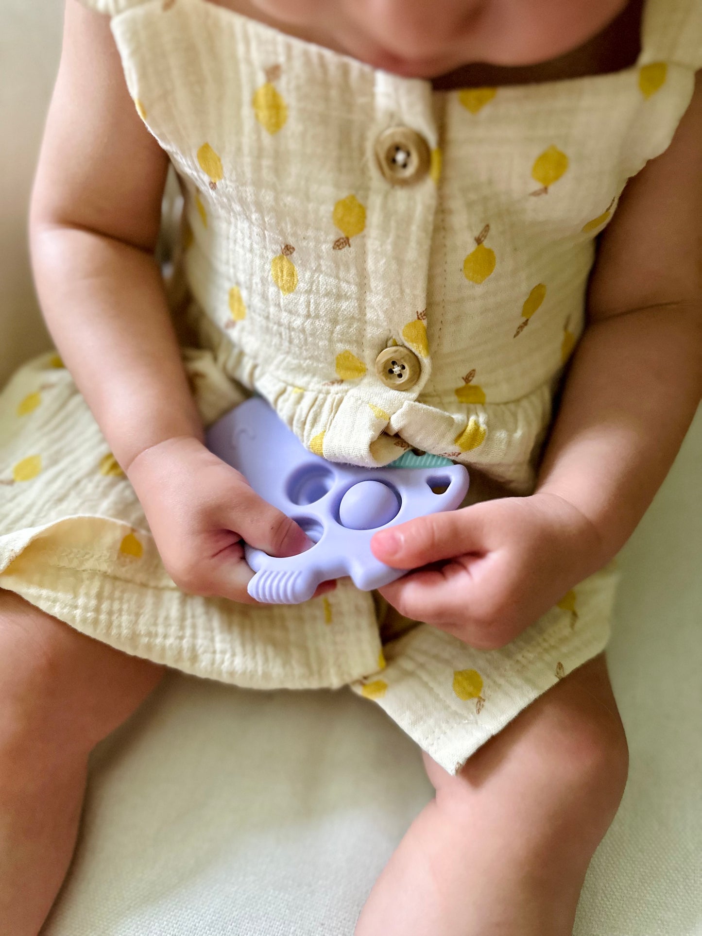 Itzy Pop Teether